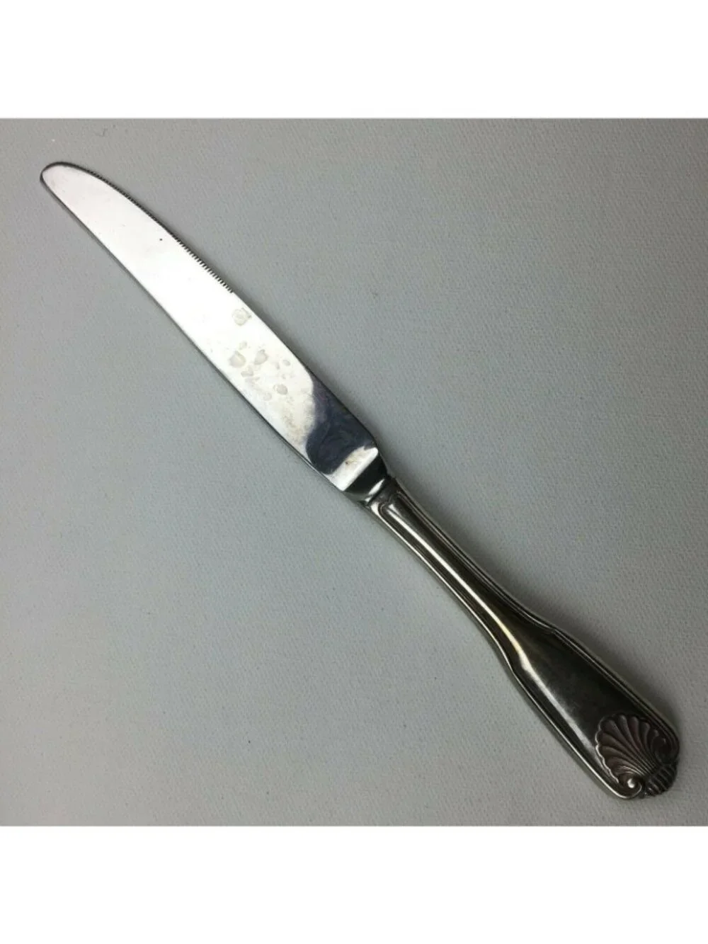 11 Dinner Knives The Main Course MNF27 Shell Stainless Serrated Flatware